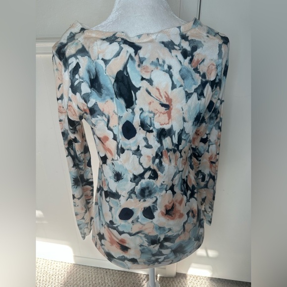 Carmen Marc Valvo White and Blue Fitted Long Sleeve Blouse size M - Picture 5 of 9